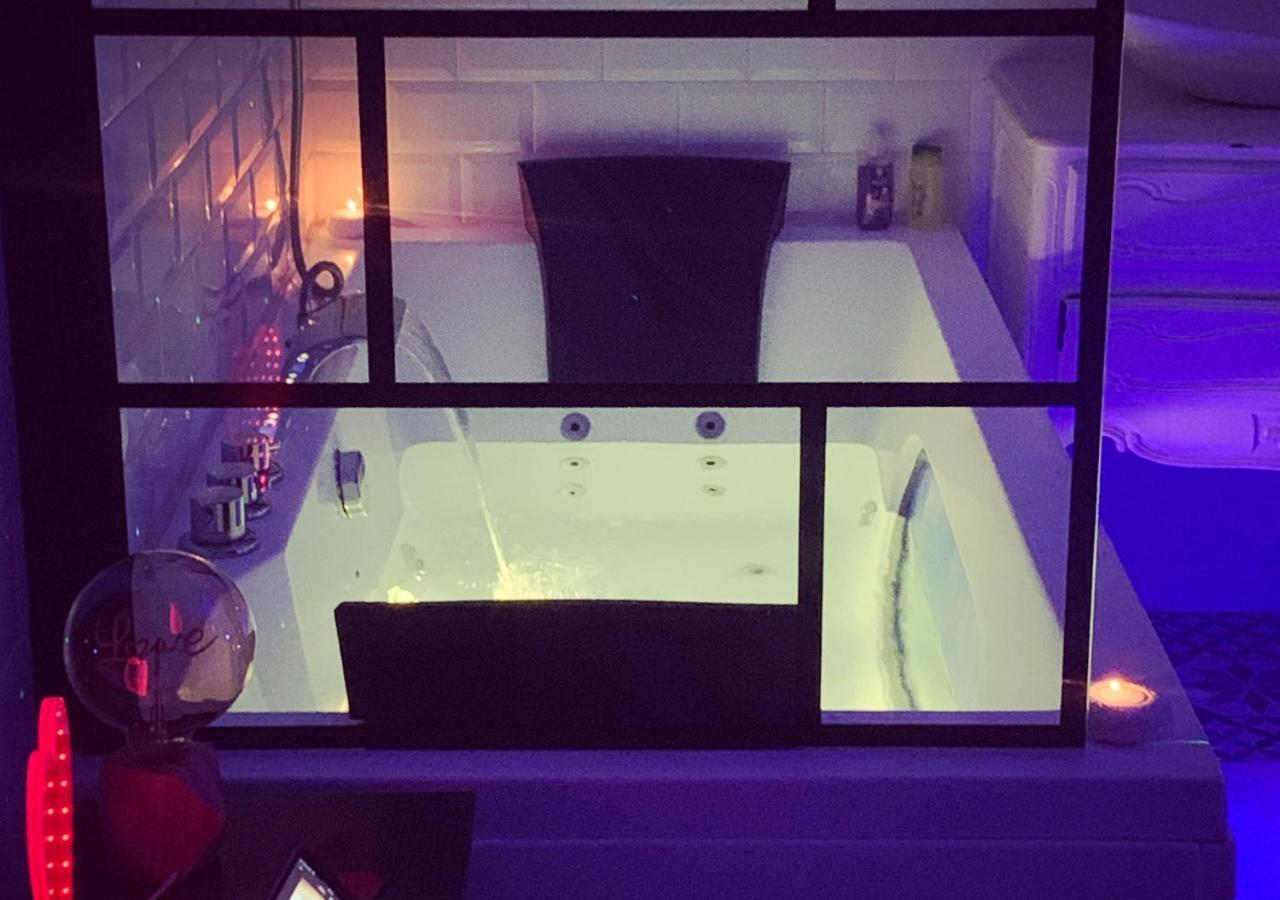 Amour Azur Appartement Pour 2 Avec Jacuzzi Et Terrasse A 2 Minutes De La Mer Vallauris Luaran gambar